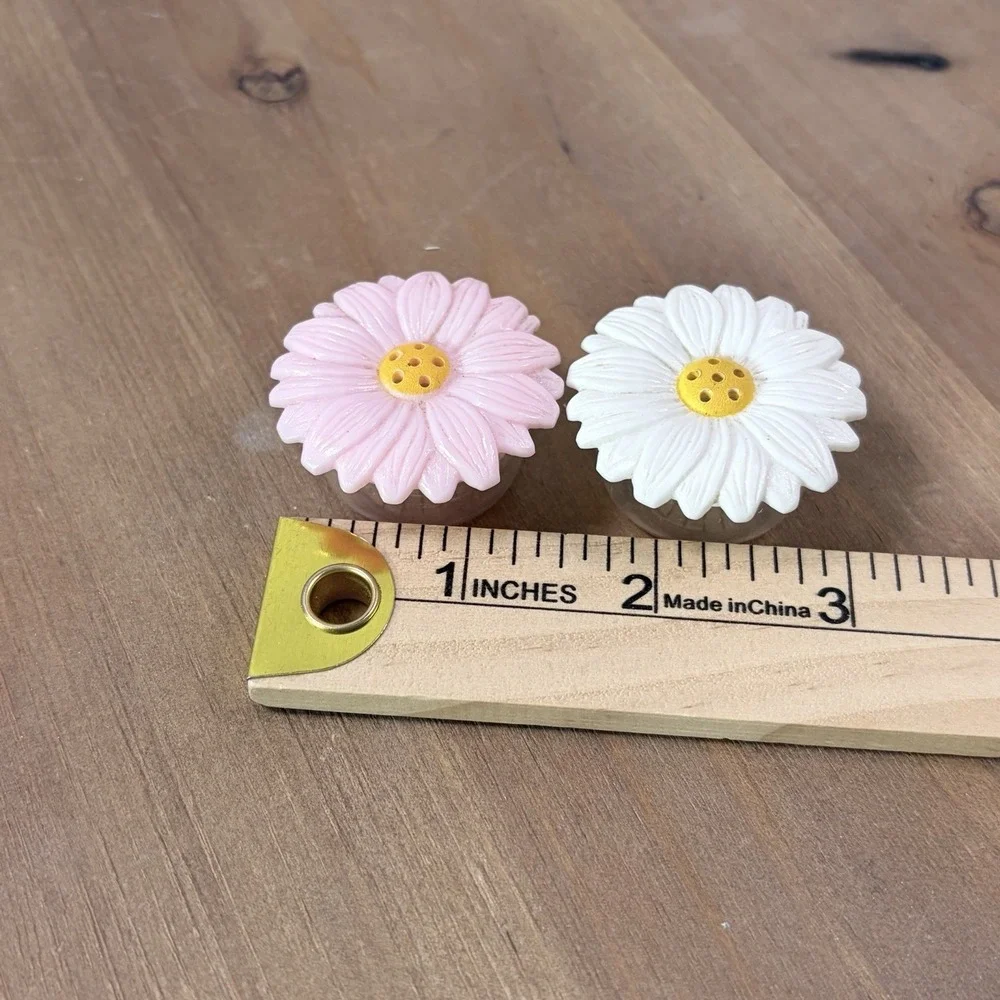 The Unbranded Brand vintage daisy